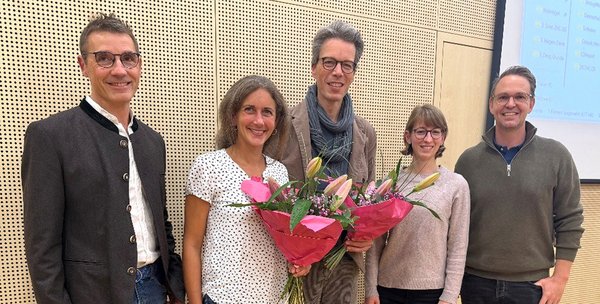 von links nach rechts: •	Oberarzt Harald Engelhardt, Leiter der Kindergastroenterologie in der Kinderklinik St. Marien, Landshut •	Prof. Dr. Katharina Scherf, Leibniz-Institut für Lebensmittel-Systembiologie an der TU München •	Dr. Jörg Felber, Ltd. Oberarzt Gastroenterologie, Klinikum Rosenheim •	Funktionsoberärztin Vanessa Stark, Kinderklinik St. Marien, Landshut •	Oberarzt Dr. Alexander Leuschner, Kinderklinik St.Marien, Landshut •	Nicht im Bild, da online zugeschaltet: Prof. Dr. Dr. Detlef Schuppan, Institut für Translationale Immunologie, Ambulanz für Zöliakie, Darmerkrankungen und Autoimmunität, Universitätsmedizin Mainz